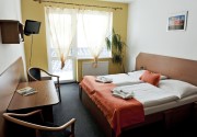Hotel_Bohemia_2 luzkovy_pokoj