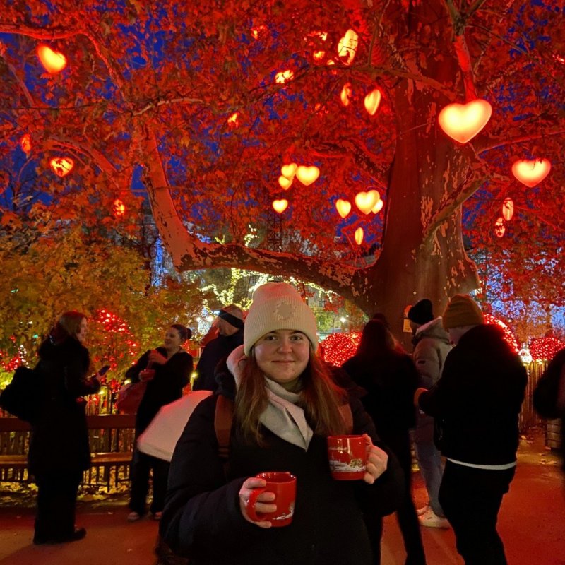 "Herzerlbaum" - strom ověšený svítícími srdci, který se stal symbolem Vánoc