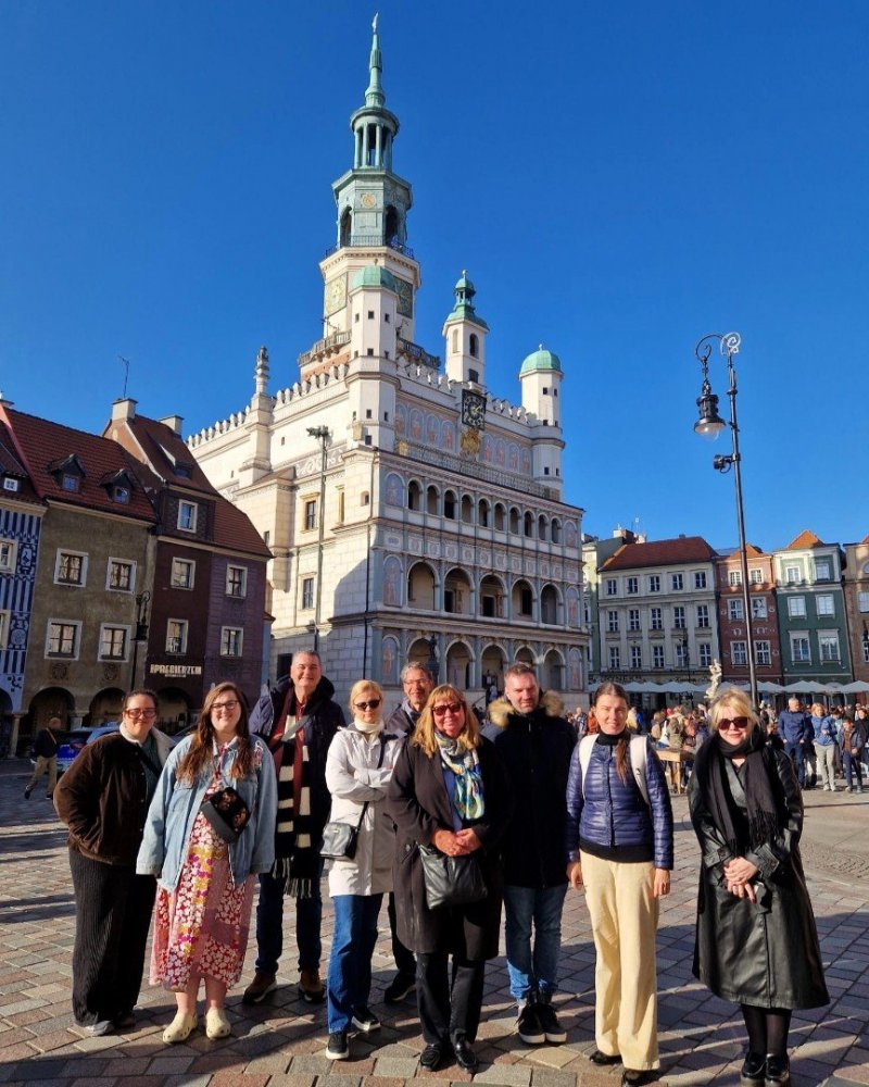 Radnice v Poznani se zdejší atrakcí - dvě bojující kozy se při souboji trkají rohy